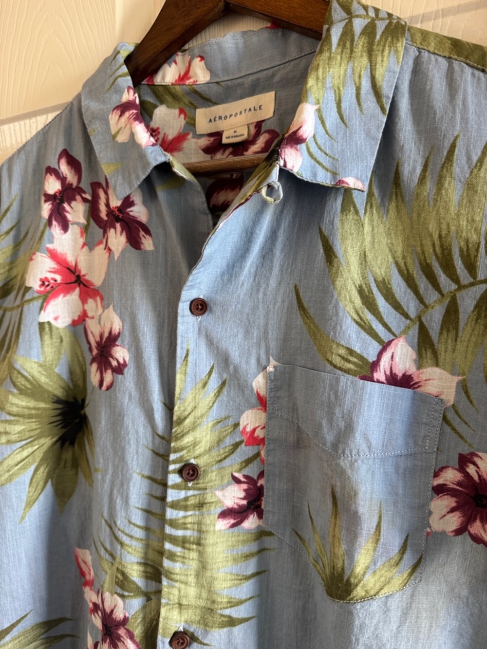 Abercrombie & Fitch Light Blue Floral Short-Sleeve Button-Up Shirt - Picture 3 of 3